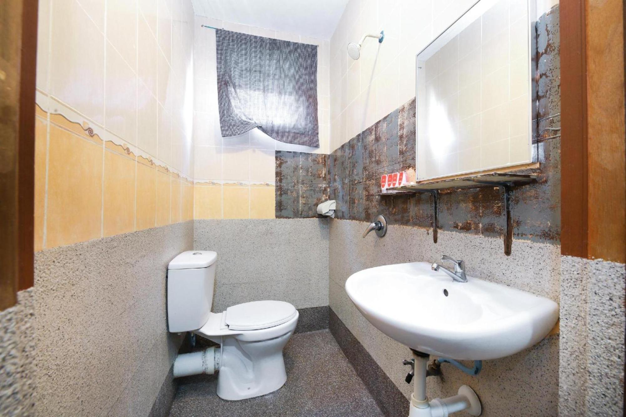 Oyo 210 Hotel Five 2 コタキナバル エクステリア 写真